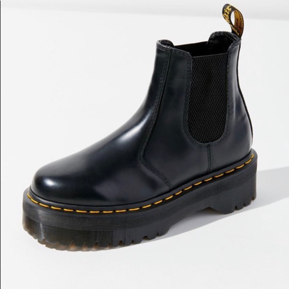 Doc Marten 2976 Chelsea Quad Platform Boot